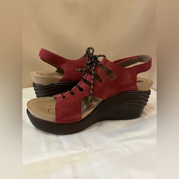 Bionica women’s red leather wedge heel sandal size 11 summer comfortable - Picture 8 of 8